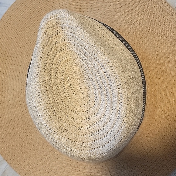 Cute hat - Picture 4 of 5